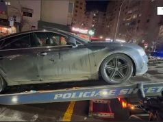 Kujdes! Karoatreci i policisë rimorkion makinat e parkuara në korsitë e emergjencave apo në zona ku krijohen bllokime trafiku në Tiranë