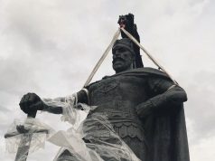 (Video) Gjergj Kastrioti “rikthehet në shtëpi”, vendoset në Lezhë shtatorja e heroit kombëtar