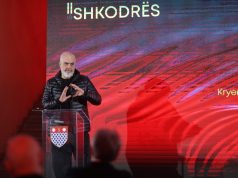 Kryeministri Edi Rama inspekton rindërtimin e “Muzeut të Kujtesës” dhe hapësirën përreth xhamisë në Shkodër