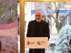 Ish-Blloku do jetë pedonale/ Rama: Përdorni këmbët, shmanget dhe trafiku!