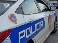 Aksident i rëndë në Berat/ Shoferi humb kontrollin dhe del nga rruga, humb jetën pasagjeri 33-vjeçar