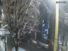 (Video) Aksident në Durrës: E reja humb kontrollin e automjetit dhe përfundon në hyrjen e një pallati