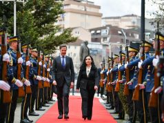 Sekretari i NATO-s në Prishtinë: Përparimi në dialogun Kosovë-Serbi kërkon fleksibilitet dhe vendime të vështira