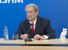 “Injoranca nuk është argument”. Berisha del me bufin për të tallur Ramën