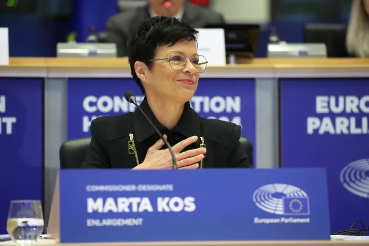 Kos propozon model të ri për zgjerimin e BE së  Integrim gradual para anëtarësimit  Komisionerja  Shqipëria përparim në sundimin e ligjit