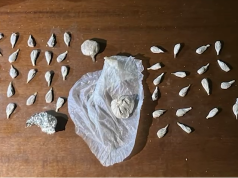 Me taksi për të shpërndarë doza heroine dhe kokaine