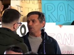 (Video) “Për ça kena ardh ktu ne, për me dit mrekullitë e Allahut”. Protestuesi ndërpret fjalimet për Tik Tokun dhe flet për zotin në protestën e PD