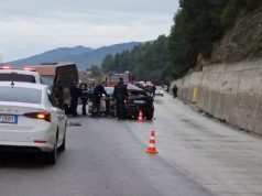 Aksident në Elbasan-Peqin, dy të vdekur dhe 5 të plagosurur