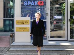 Monika Kryemadhi paraqitet në Prokurorinë e Posaçme, batuta që bën me gazetarët para SPAK-ut!