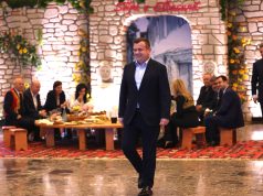 Balla në Sofrën Elbasanase, uron popullin e qarkut ku qëndroi 20 vjet si deputet: Gëzuar Festën e Verës! Ju jam mirënjohës për mbështetjen. Jam i sigurt që do vazhdoni kështu.