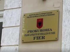 Trafikuan vepra arti. Prokuroria e Fierit çon për gjykim dy persona. Sekuestrohen armë të shekullit të XVIII-XIX