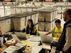 Votat e diasporës/ Paketohen 10 mijë sete, nesër bëhet dërgesa e parë! Votuesit e parë për 11 majin që nga e marta