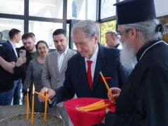Berisha vizitë në Kishën Ortodokse në Kavajë: Do dyfishojmë fondin për komunitetet fetare