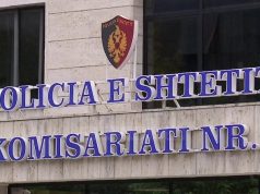 Tiranë/ Shoqërimi i një 14-vjeçari pasi hodhi kapsolla, Komiteti i Helsinkit: Policia e dhunoi, nuk iu dha ndihmë mjekësore dhe as psikologjike