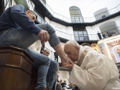 Papa Françesku u la 200 mijë euro të burgosurve në testament