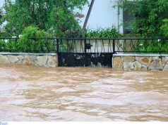 Moti i keq godet Greqinë: Përmbytjet dhe evakuime në Hania, probleme në Mykonos dhe Paros. Ja njoftimi për shqiptarët në Greqi