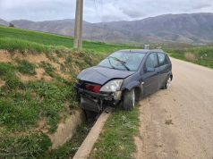 Maliq, makina përplas fëmijën, 9-vjeçarja përfundon në spital