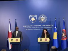 Ministri i jashtëm britanik në Kosovë, takohet me presidenten Osmani (Video)