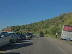 Aksident në aksin Elbasan–Peqin/ Automjeti përplaset me autobusin