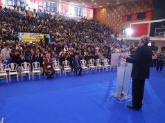 Berisha nga Elbasani: Do ringremë arsimin! Rrogat e mësuesve në krye të mandatit do të jenë 1500 euro