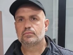 Kapet i arratisuri nga burgu. Laze: fshihesha në xhami