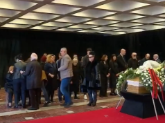 Homazhet në nder të aktores, Margarita Xhepa po zhvillohen sot në hollin e Teatrit Kombëtar të Operas dhe Baletit.