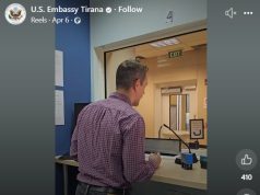 (Video) Ambasada Amerikane: Mos i beso askujt që premton të të ndihmojë të marrësh një vizë amerikane në këmbim të parave