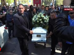 (Video) Ilaria Sula përcillet në banesën e fundit, qytetarë të shumtë të Ternit i japin lamtumirën vajzës shqiptare