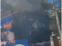 (Video) Merr flakë autobusi në unazën e Tiranës