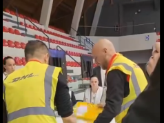 (Video) Mbërrijnë votat e para të diasporës – Taulant Balla: tashmë pjesë e demokracisë shqiptare