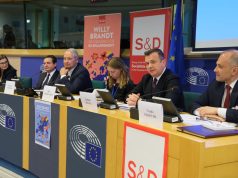 Raportuesi për Serbinë në PE e pyet se a po ndjen Shqipëria presion nga Trump. Balla: Jemi kombi më pro-amerikan në Europë.