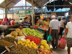 Çmime më të larta ushqimesh, gërryerje e fuqisë blerëse! Rritet diferenca e pagave me pensionet, inflacioni rëndon të moshuarit