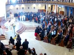 Katolikët kremtojnë Pashkën, mesazhi i Imzot Dodaj: Zot, mbro atë që është në luftë