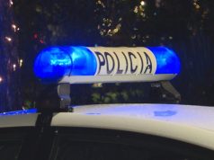 Emri/ Shpërthim me lëndë plasëse në portën e jashtme të një banese në Tiranë, raportohet për dëme