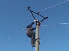 Vdes elektricisti në Rrëshen, po lidhte energjinë për një qendër votimi