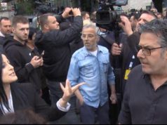 Përplasje me gazetarët gjatë protestës së opozitës, policia çon në SPAK Edi Palokën dhe Klevis Balliun