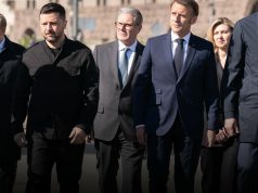 Kryeministri britanik Keir Starmer dhe liderë evropianë i telefonojnë Presidentit amerikan Donald Trump nga Ukraina – në fokus propozimi për armëpushim 30-ditor