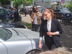 Do të merret në pyetje nga hetuesit/ Bashkëshortja e Veliajt, Ajola Xoxa mbërrin në SPAK