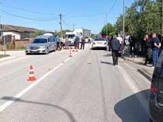 Aksident tragjik në Divjakë, humb jetën një 91-vjeçar. U përplas nga makina e drejtuar prej një 18-vjeçari