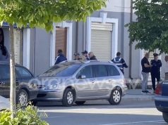 Vjedhje për fushatë/ Grabitësit, në zyrën e PD-së në Cërrik, marrin TV e kompjutera