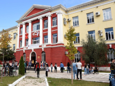 Mbi 10 mijë të diplomuar më pak tek “Socialet”/ Po zhduken mësues dhe gazetarë