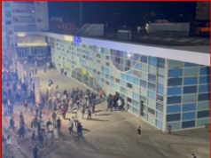 (Video) Berisha po merrte fjalën, i plas sherri në mitingun e Elbasanit. Lëndohet djali i drejtuesit politik të PD në Shkodër, Luçiano Boçi