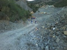 E rëndë në Klos/ Shembet masivi i kromit, merr para fadromën bashkë me drejtuesin