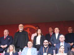 Euro U-17/ Edi Rama ndjek ndeshjen Shqipëri-Portugali