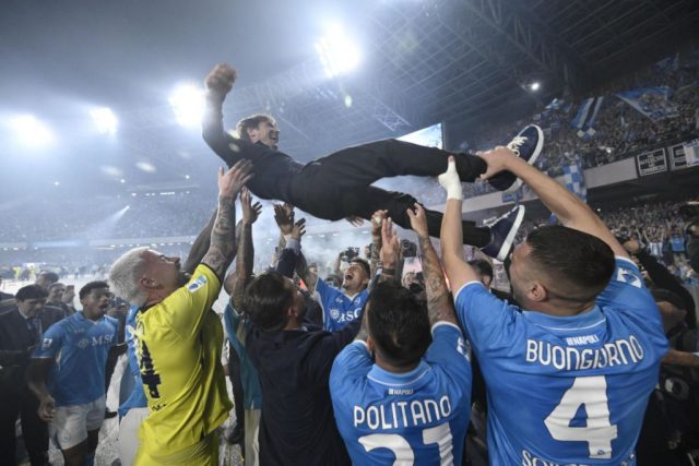 Antonio-Conte-Napoli-Scudetto-thrown-1024x683