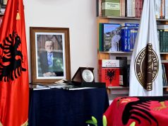 Me duartrokitje dhe trëndafila të bardhë, përcillet për në banesën e fundit Artan Lame