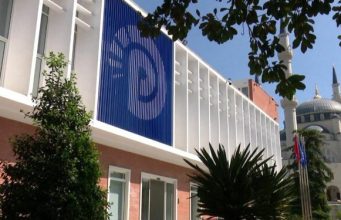 “Neni Basha” mbetet në fuqi/ Çfarë pritet të vendosë sot Kryesia e PD-së