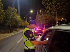 Përplasje fizike mes oficerit dhe disa personave në Kukës