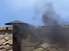 Sërish tym i zi në Vatikan. Në mbrëmje shpresë për tym të bardhë