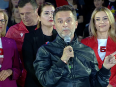VIDEOLAJM/ Braçe preket në mitingun përmbyllës të PS, kur flet për anëtarët e PS që u ndanë nga jeta gjatë kësaj fushate